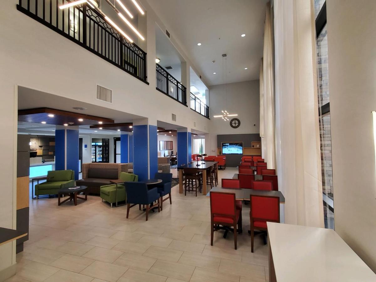 Holiday Inn Express & Suites Phoenix Glendale Dist By Ihg Exterior foto
